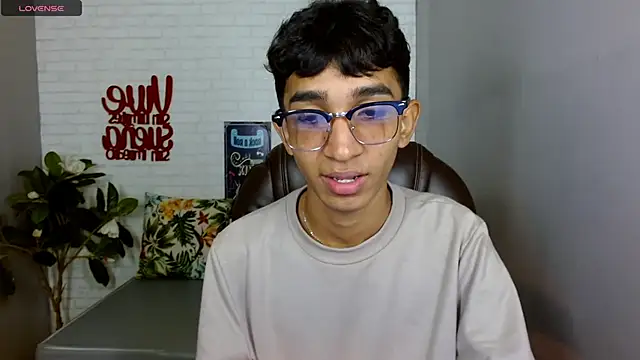 Snapshot of Martin_Linares chatting on 02/25/25, 01:43 Martin Linares online show from 02/25/25, 01:43