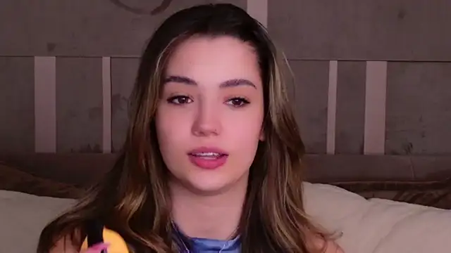 Snapshot of Alice_Deleon chatting on 02/24/25, 12:52 Alice Deleon online show from 02/24/25, 12:52