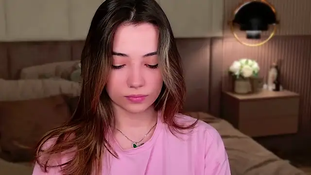 Snapshot of Alice_Deleon chatting on 03/01/25, 09:37 Alice Deleon online show from 03/01/25, 09:37