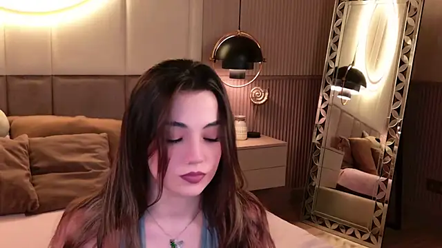 Snapshot of Alice_Deleon chatting on 10/11/25, 06:36 Alice Deleon online show from 10/11/25, 06:36