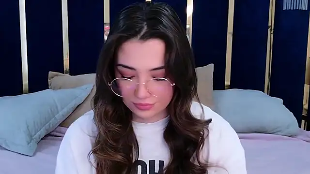 Snapshot of Alice_Deleon chatting on 11/20/25, 11:44 Alice Deleon online show from 11/20/25, 11:44