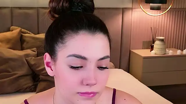 Alice Deleon online show from 11/06/25, 10:41