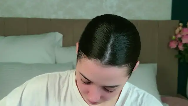 Alice Deleon online show from 12/04/25, 11:20