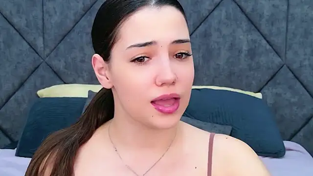 Snapshot of Alice_Deleon chatting on 11/22/25, 11:09 Alice Deleon online show from 11/22/25, 11:09