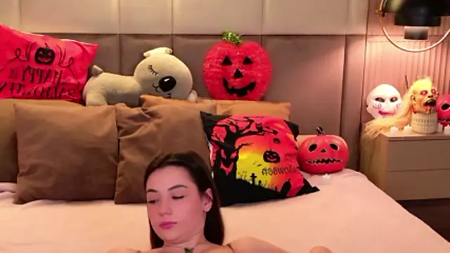 Alice Deleon online show from 10/29/25, 10:47