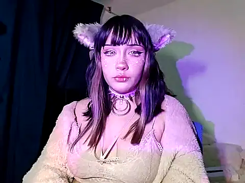 Snapshot of blue_katt chatting on 03/10/25, 07:44 blue katt online show from 03/10/25, 07:44