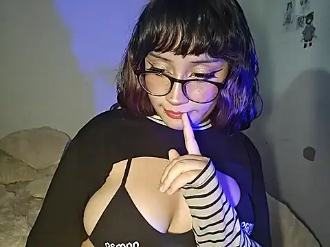 Snapshot of blue_katt chatting on 03/16/25, 07:15 blue katt online show from 03/16/25, 07:15