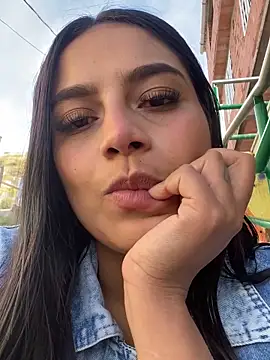 Emily sharlot online show from 11/11/25, 11:49