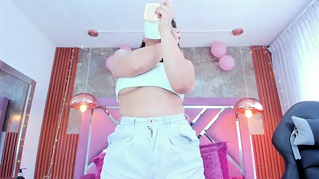 EmmaSulivan online show from 11/17/25, 04:00