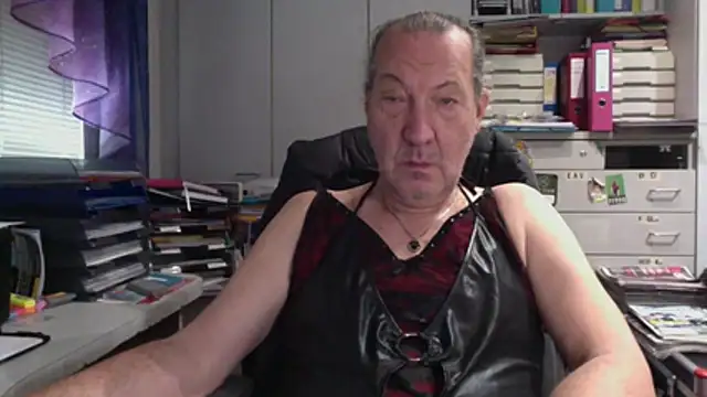 HMStraps01 online show from 11/28/25, 10:37