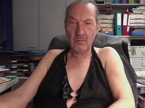 HMStraps01 online show from 02/12/25, 03:27