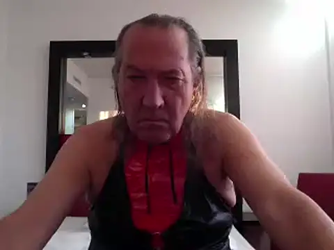 HMStraps01 online show from 09/26/25, 04:36