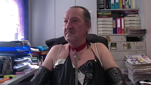 HMStraps01 online show from 04/05/26, 11:17