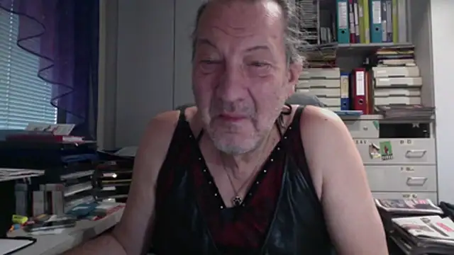 HMStraps01 online show from 12/02/25, 10:28