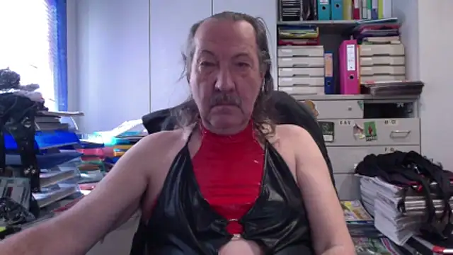 HMStraps01 online show from 04/15/26, 08:31