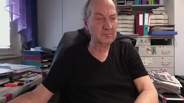 HMStraps01 online show from 02/26/25, 01:32