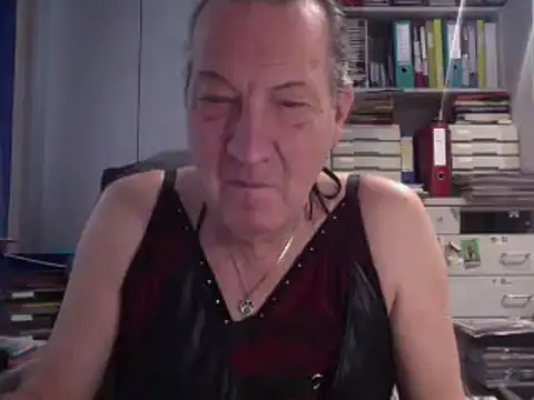 HMStraps01 online show from 11/23/25, 08:02