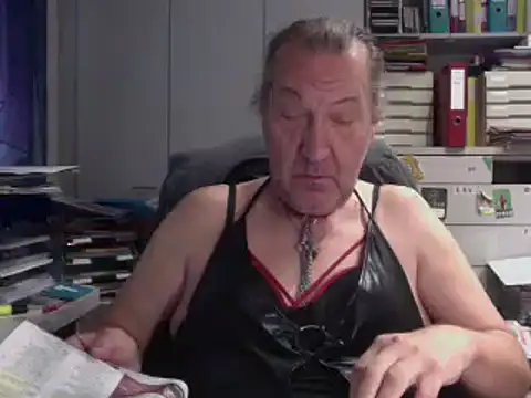 HMStraps01 online show from 10/18/25, 07:21