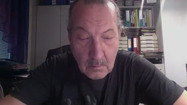 HMStraps01 online show from 12/17/25, 02:33