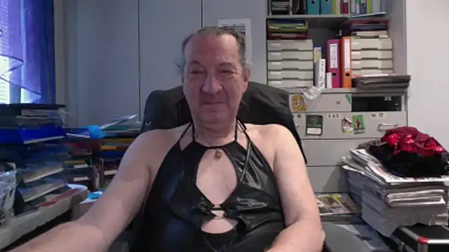 HMStraps01 online show from 04/18/26, 07:11