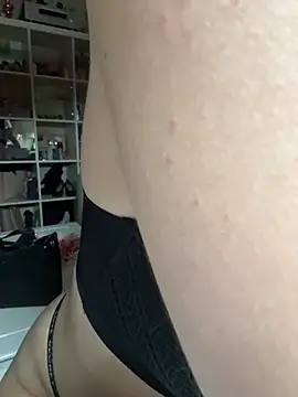 sexymelli18 online show from 03/10/26, 05:28