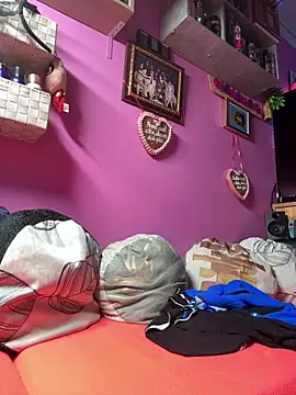 sexymelli18 online show from 11/01/25, 06:57