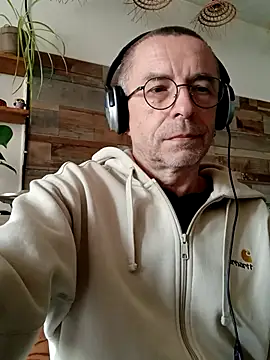Snapshot of Xavspank2 chatting on 03/26/26, 02:48 Xavspank2 online show from 03/26/26, 02:48