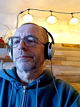 Xavspank2 online show from 02/03/26, 10:42