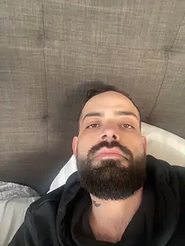 guccititi online show from 10/24/25, 07:46