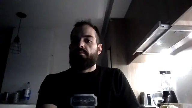 guccititi online show from 11/10/25, 02:44