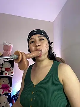 Emma Winslow online show from 05/25/26, 03:28