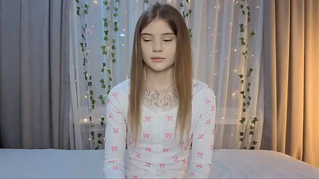 CarolinePepper online show from 04/04/26, 01:39