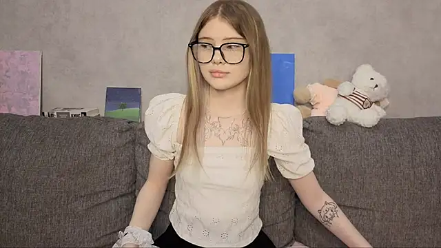 CarolinePepper online show from 05/23/26, 01:43