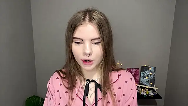 CarolinePepper online show from 03/11/25, 05:13
