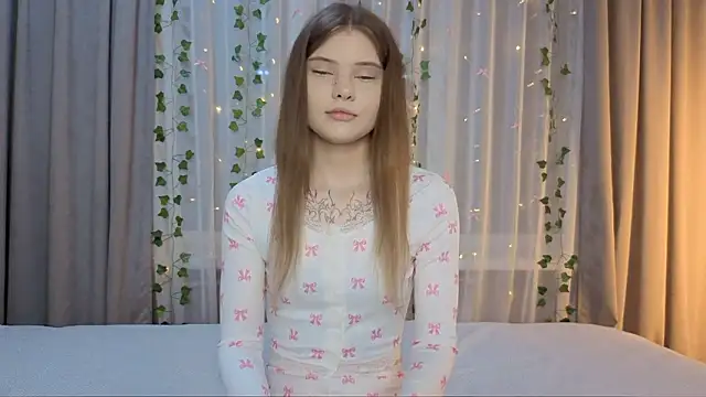 CarolinePepper online show from 03/25/26, 01:54