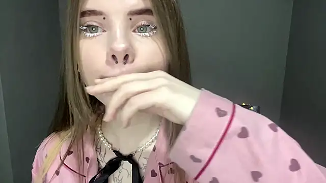 CarolinePepper online show from 03/10/25, 05:07