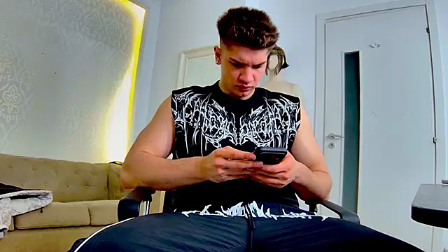 MaxKaiden online show from 04/16/26, 04:13