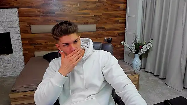 MaxKaiden online show from 03/17/26, 06:16