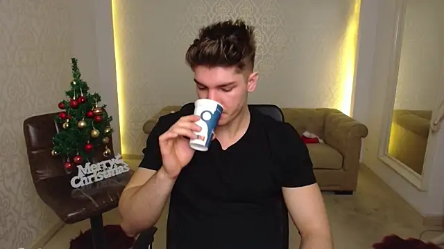 MaxKaiden online show from 12/23/25, 06:12