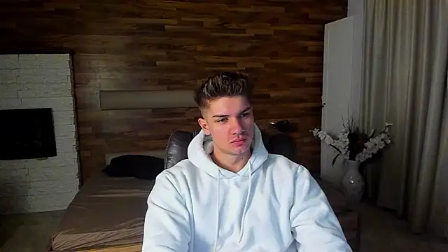 MaxKaiden online show from 03/19/26, 05:18