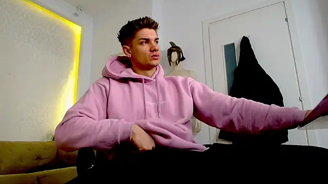 MaxKaiden online show from 04/10/26, 04:30