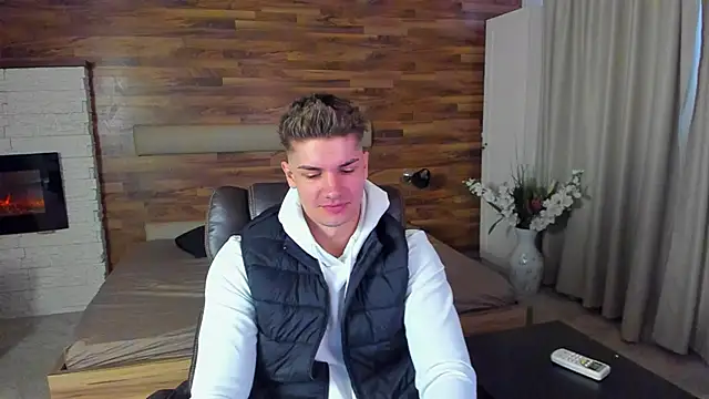 MaxKaiden online show from 03/13/26, 06:40