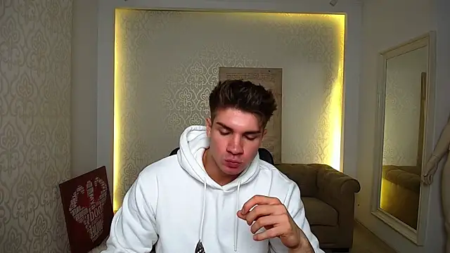 MaxKaiden online show from 10/03/25, 06:48