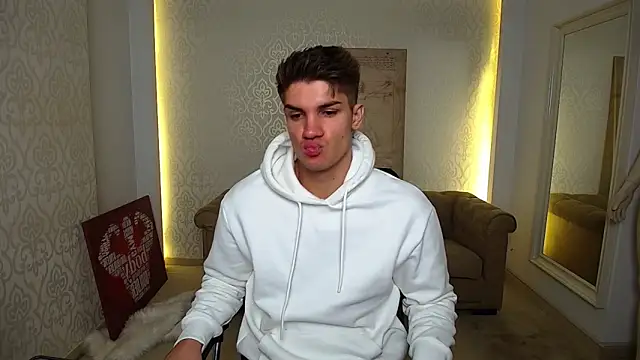 MaxKaiden online show from 09/30/25, 04:51