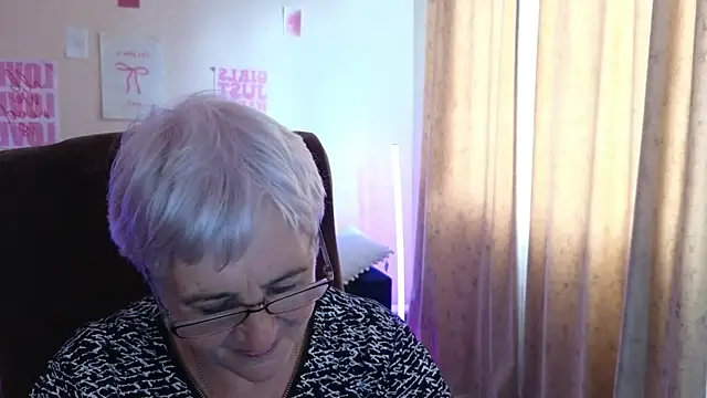 Snapshot of Sandra_Snowflake chatting on 06/10/26, 12:28 Sandra Snowflake online show from 06/10/26, 12:28