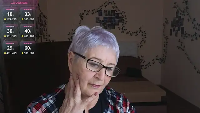 Sandra Snowflake online show from 10/26/25, 02:17