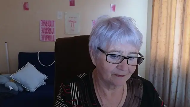 Snapshot of Sandra_Snowflake chatting on 05/15/26, 04:10 Sandra Snowflake online show from 05/15/26, 04:10