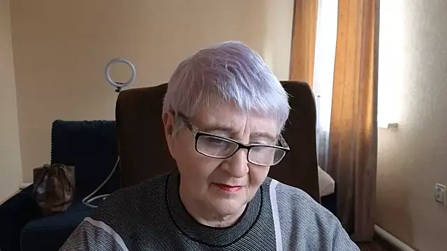 Snapshot of Sandra_Snowflake chatting on 04/21/26, 11:50 Sandra Snowflake online show from 04/21/26, 11:50