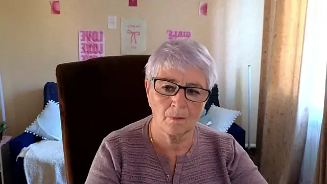 Snapshot of Sandra_Snowflake chatting on 06/18/26, 04:00 Sandra Snowflake online show from 06/18/26, 04:00