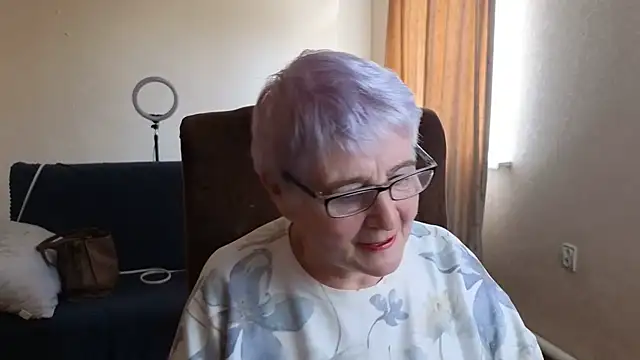 Snapshot of Sandra_Snowflake chatting on 04/15/26, 11:27 Sandra Snowflake online show from 04/15/26, 11:27